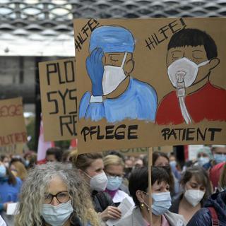 Une manifestation du personnel soignant à Bâle en mai 2021. [Keystone - Georgios Kefalas]