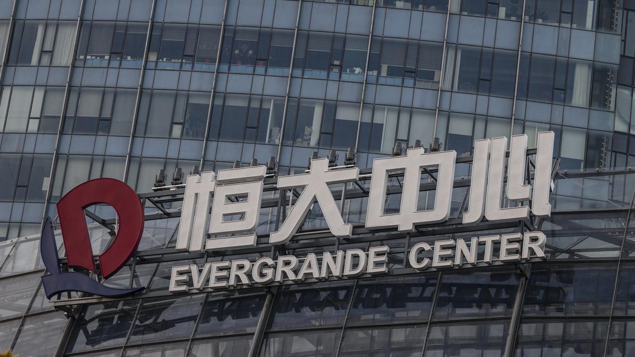 Le logo du centre Evergrande à Shanghai. [KEYSTONE - ALEX / EPA]