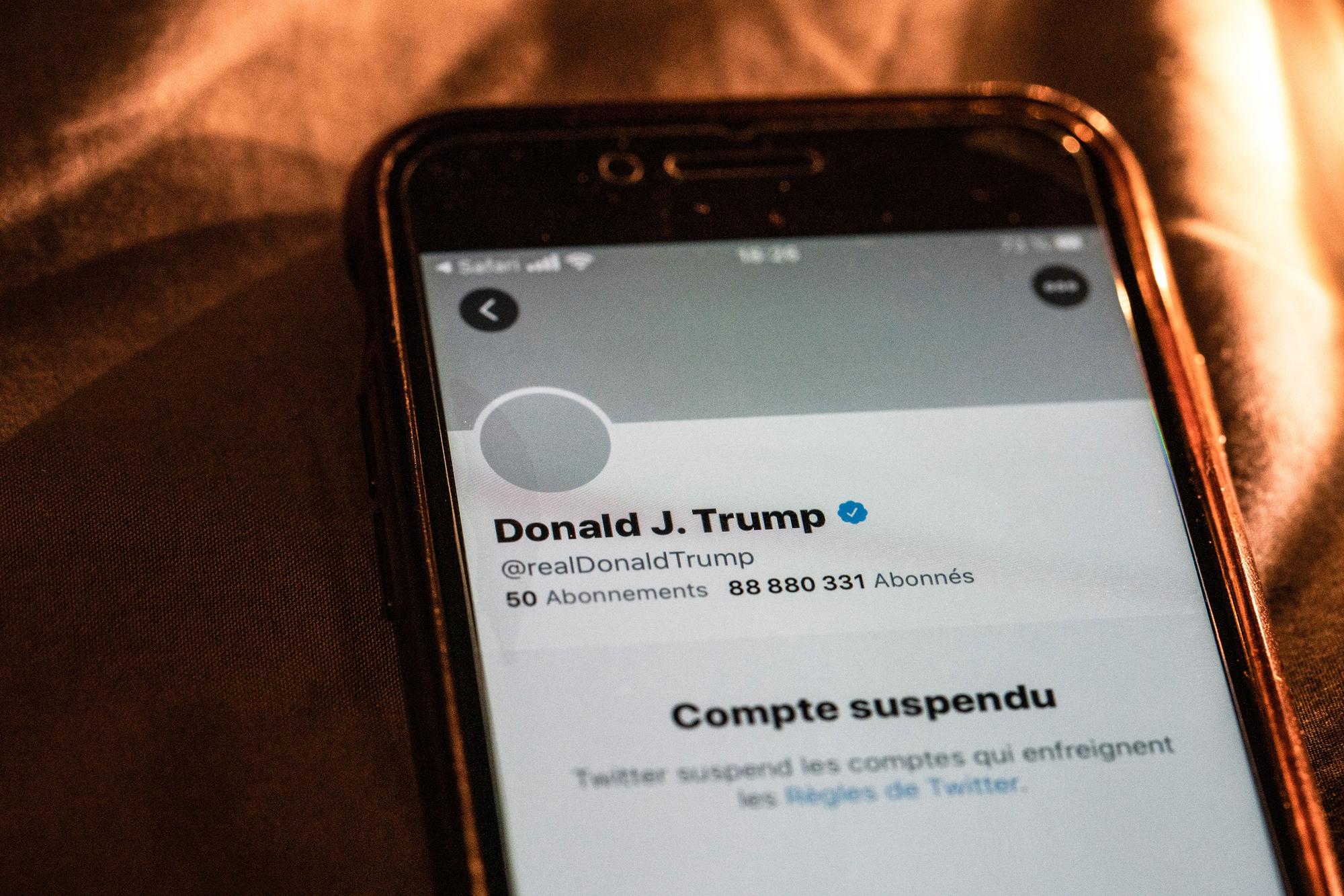 Le compte Twitter de Donald Trumps a été suspendu "de manière permanente" le 9 janvier 2021, à la suite des événements survenus au Capitole. [Hans Lucas.]