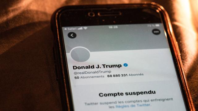 Le compte Twitter de Donald Trumps a été suspendu "de manière permanente" le 9 janvier 2021, à la suite des événements survenus au Capitole. [Hans Lucas.]