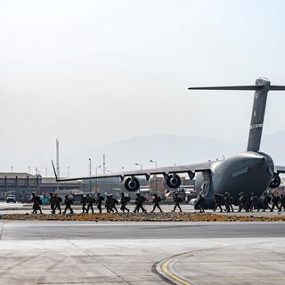 Les citoyens et citoyennes américaines sont invités à éviter l'aéroport de Kaboul pour des raisons sécuritaires. [Reuters - U.S. AIr Force]