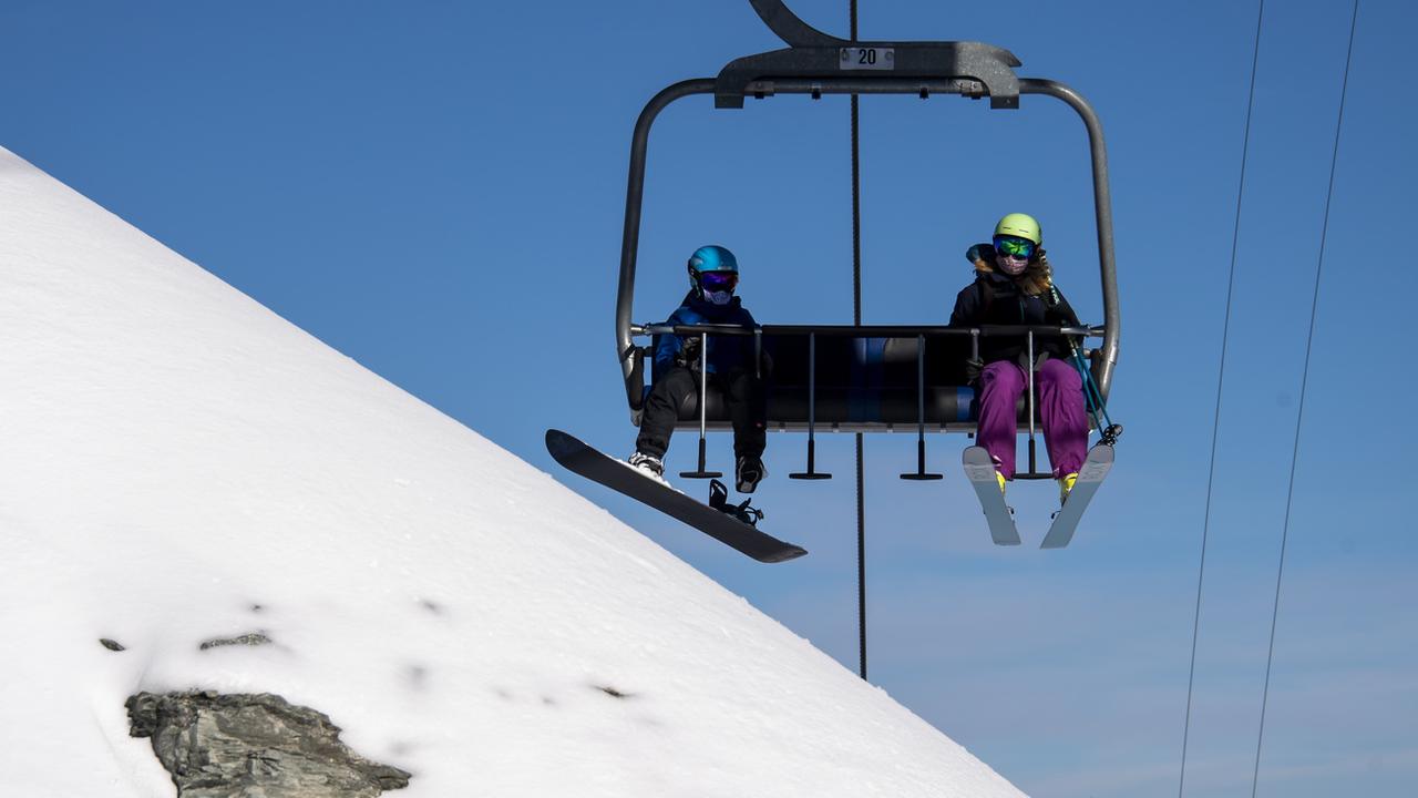 La saison de ski a démarré à Verbier (VS). [Keystone - Jean-Christophe Bott]