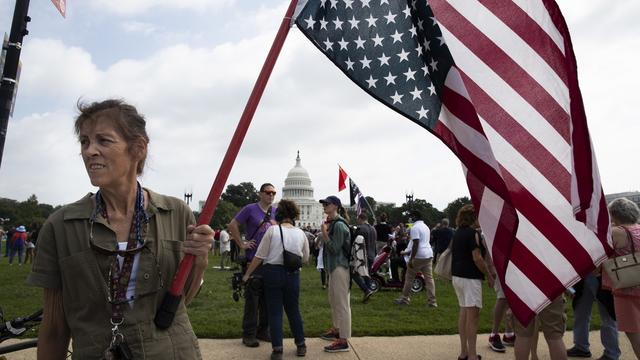 Une participante à la manifestation de soutien aux militants arrêtés après la manifestation du Capitole le 6 janvier dernier à Washington. [Keystone/EPA - Michael Reynolds]