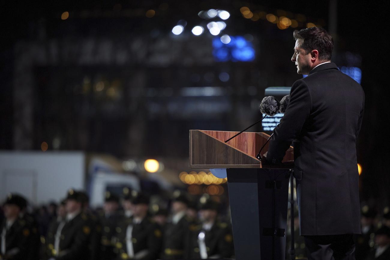 Signe du pic de tension avec Moscou, le président ukrainien Volodymyr Zelensky s'est rendu lundi sur la ligne de front avec les séparatistes prorusses dans l'est de son pays. [KEYSTONE - Presidential press service]
