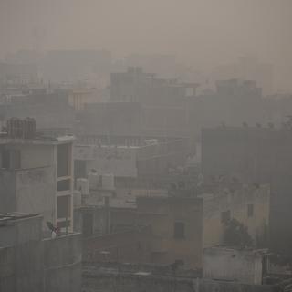 Un nuage de pollution dans New Delhi en novembre 2021. [AP Photo/Keystone - Altaf Qadri]