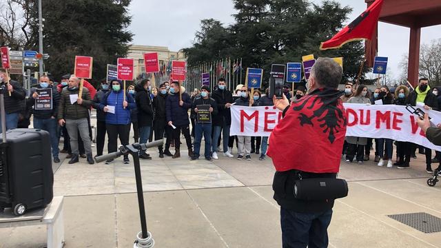 Avec les Kosovars de Suisse en vue des élections du 14 février au Kosovo. [RTS - Isabelle Cornaz]