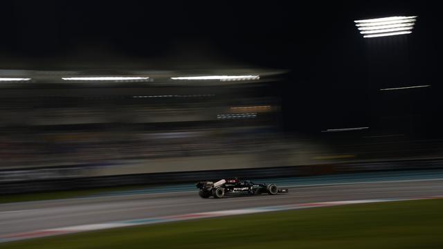 Le pilote britannique de Mercedes, Lewis Hamilton, en action lors du Grand Prix d'Abu Dhabi de Formule 1 à Abu Dhabi, aux Émirats arabes unis, dimanche 12 décembre 2021. [AP Photo/Keystone - Hassan Ammar]