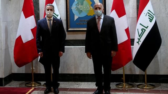 Ignazio Cassis avec son homologue irakien Fouad Hussein à Bagdad, 03.04.2021. [AP/Keystone - Khalid Mohammed]