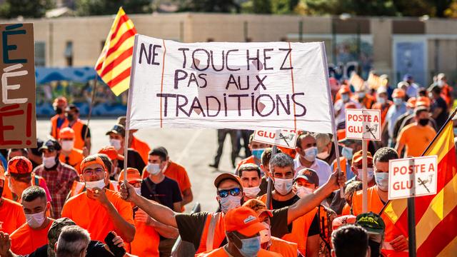 Malgré les protestations des chasseurs français, usant de l'appel à la tradition, la chasse à la glu a été définitivement interdite lundi par la justice française. [AFP - Jean-Christophe Milhet]