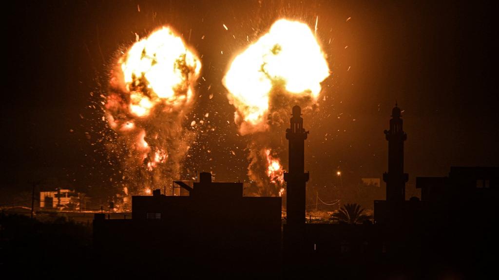L'aviation israélienne a bombardé tôt mercredi la bande de Gaza après des lancers de ballons incendiaires mardi du territoire palestinien vers le sud israélien. [afp - Ali Jadallah]