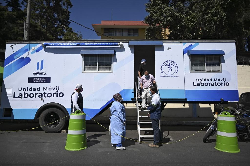 Un laboratoire mobile de tests pour le Covid-19 à Guatemala City, le 27 janvier 2021. [AFP - Johan Ordonez]