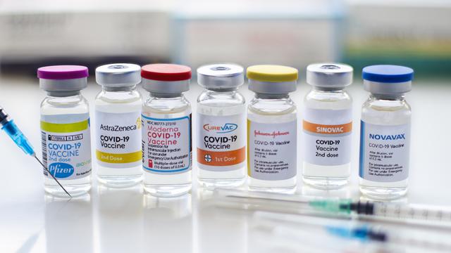 CQFD fait le point sur les nouveaux vaccins autorisés par l'Office fédérale de la santé publique (OFSP). [Depositphotos - oasisamuel]