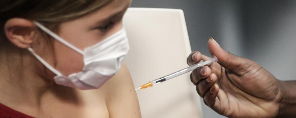 La France a lancé mercredi la campagne de vaccination contre le Covid-19 pour les enfants de 5 à 11 ans, a annoncé le ministre de la Santé. [AFP - GEOFFROY VAN DER HASSELT]