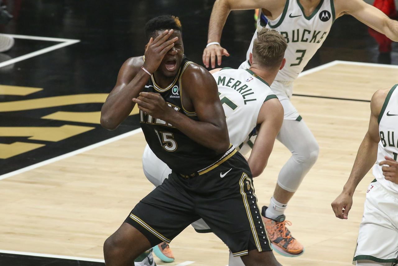 Clint Capela a dû rejoindre prématurément les vestiaires suite à un contact au visage. [JustPictures.ch - Brett Davis-USA TODAY Sports/Sipa USA]