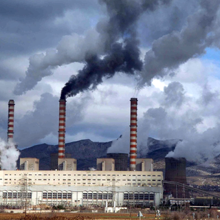 L'AIE dénonce la dépendance toujours trop forte au charbon dans certains pays (ici à Kozani en Grèce). [EPA/Keystone - Christos Bletsos]