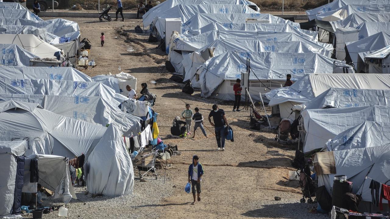 Appel au Conseil fédéral pour l'accueil de réfugiés de Lesbos. [Keystone/AP - Panagiotis Balaskas]