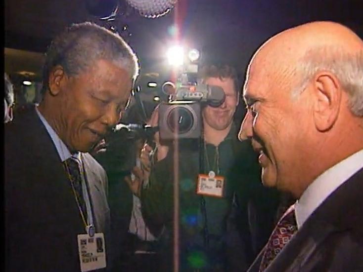 Rencontre entre Mandela et de Klerk à Davos en 1992. [RTS]