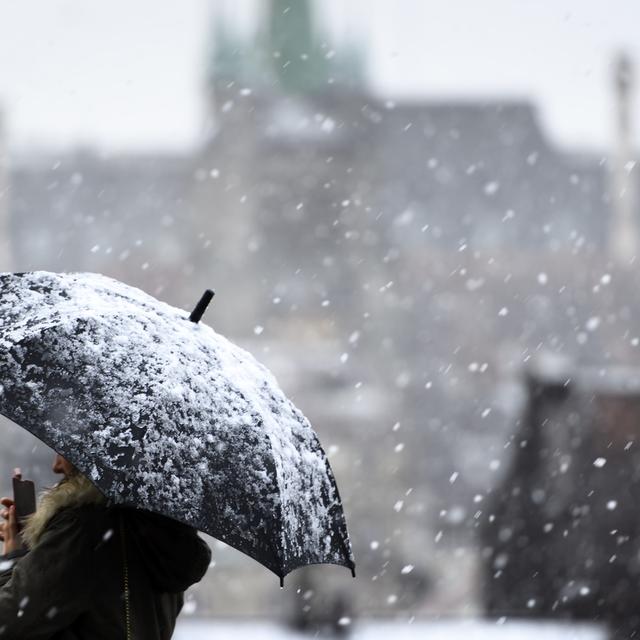 La neige va déferler sur la Suisse à partir de mardi. [KEYSTONE - Laurent Gillieron]