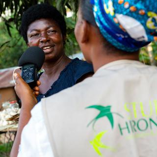 La radio est le média qui suscite le plus de confiance au Sahel et en Afrique centrale. [facebook.com/fondationhirondelle - DR]