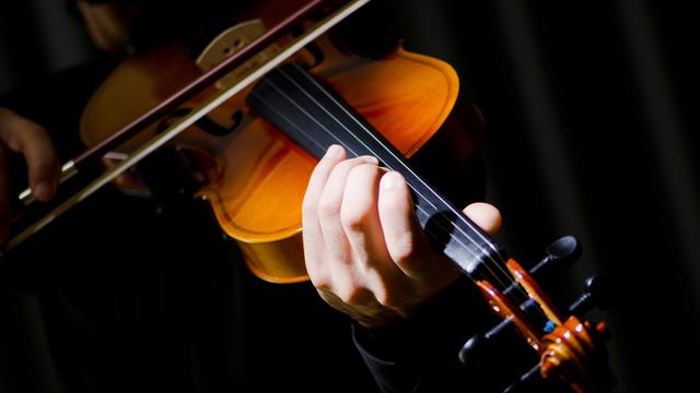 Un violon. [Depositphotos - Elnur_]