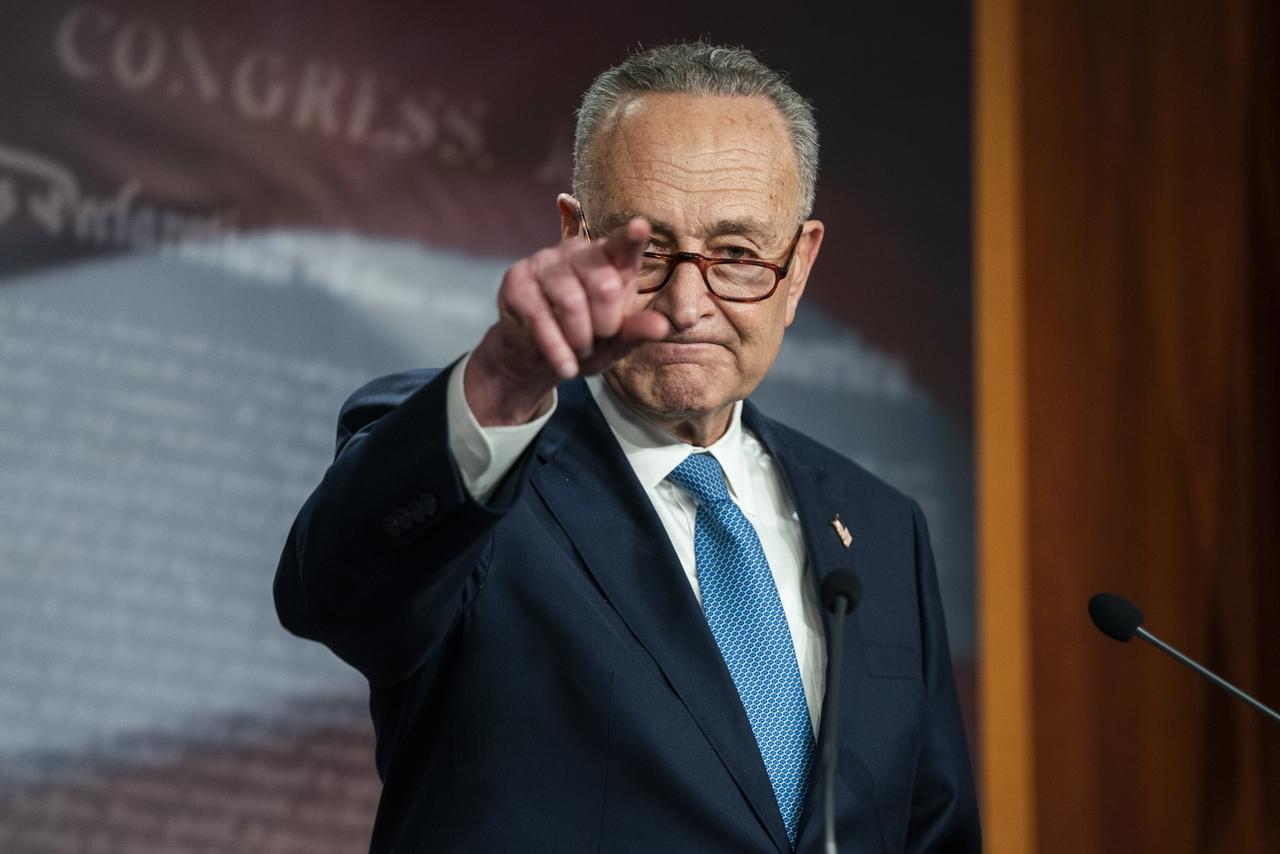 Le chef de la minorité démocrate au Sénat Chuck Schumer veut que Donald Trump soit démis de ses fonctions avant la passation de pouvoir du 20 janvier prochain. [Keystone/EPA - Jim Lo Scalzo]