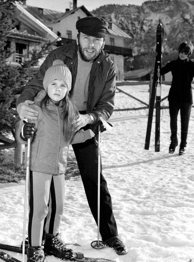 Jean-Louis Trintigant et Marie à Cortina d'Ampezzo dans les années 60. [Londi Leemage / AFP]