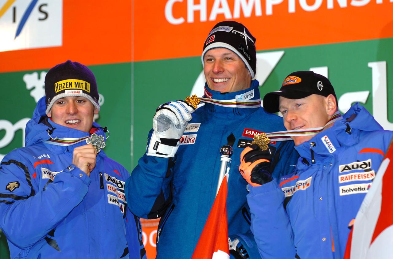 Didier Cuche avec sa médaille de bronze en 2007 à Are. [freshfocus - Jerome Prevost]