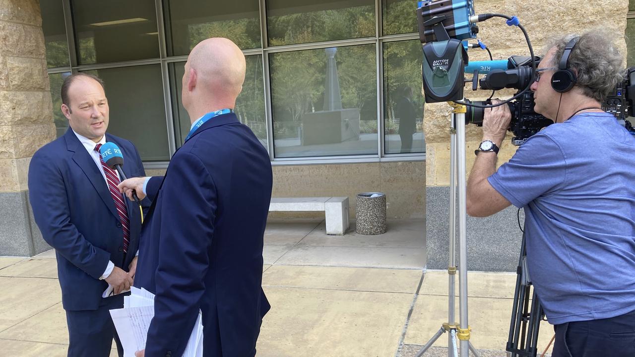 Le procureur Jonathan Lenzner interviewé à l'extérieur du palais de justice fédéral de Greenbelt, le 15 septembre 2021. [Keystone/AP photo - Michael Kunzelman]