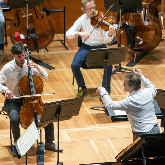 Jonathan Nott et l'Orchestre de Suisse romande. [Keystone - Salvatore Di Nolfi]