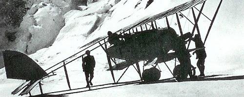 François Durafour au dôme du Goûter avec son avion, un Caudron G.3, le samedi 30 juillet 1921. [DP]