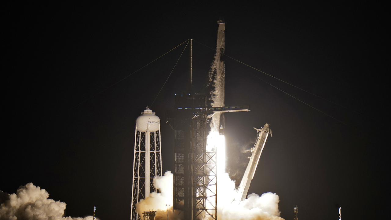 Les premiers touristes de SpaceX ont entamé leur croisière spatiale. [Keystone/AP - Chris O'Meara]