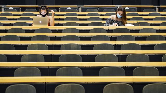 Malgré la pandémie, les résultats universitaires restent stables. [KEYSTONE - Alexandra Wey]