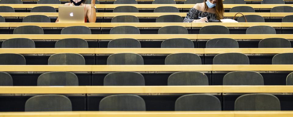 Malgré la pandémie, les résultats universitaires restent stables. [KEYSTONE - Alexandra Wey]