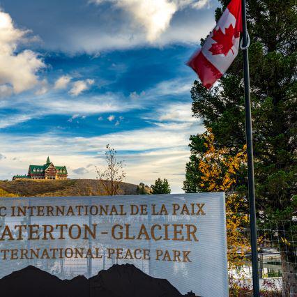 Les Parcs transfrontaliers pour la paix, ici le parc International de la paix Waterton-Glacier qui chevauche l’État du Montana, aux États-Unis, et la province canadienne d’Alberta. [depositphotos - shawn.ccf]