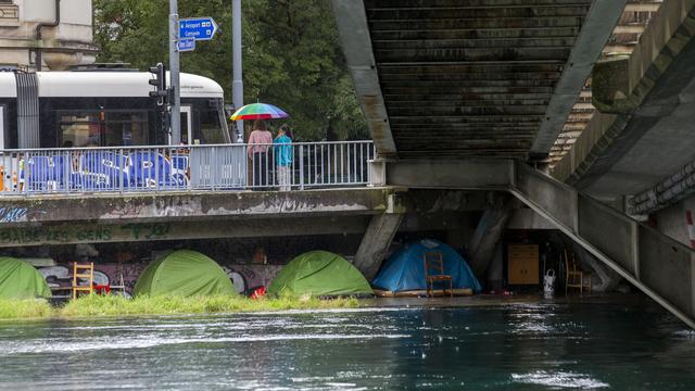 Des tentes de sans abris à Genève. [Keystone - Salvatore Di Nolfi]
