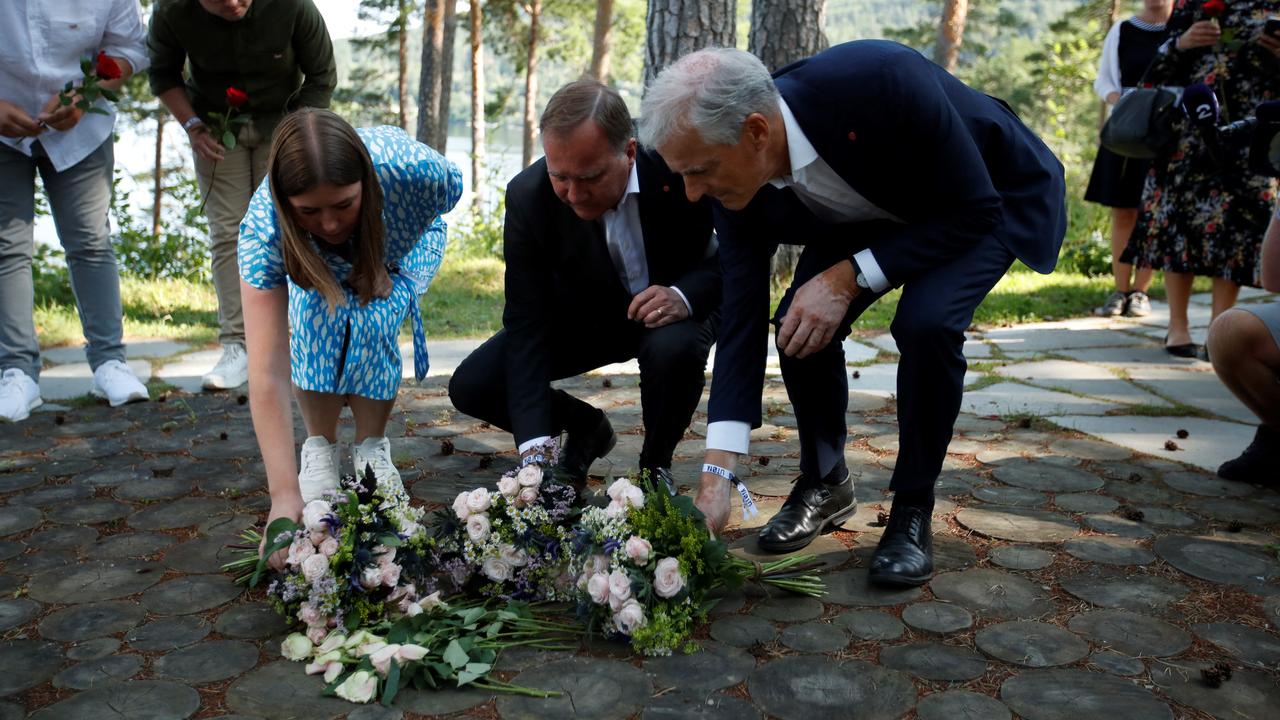 Dix ans après le double attentat perpétré en Norvège par l'extrémiste de droite Anders Behring Breivik, l'ex-Premier ministre Jens Stoltenberg, alors salué pour sa réponse au massacre, s'est inquiété jeudi que la haine soit "toujours là". [AFP - BEATE OMA DAHLE]
