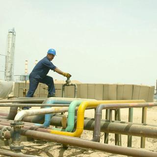 Une raffinerie de pétrole au sud de Bagdad, en Irak. [EPA/Keystone - HUSSEIN AL-MOUSAWI]