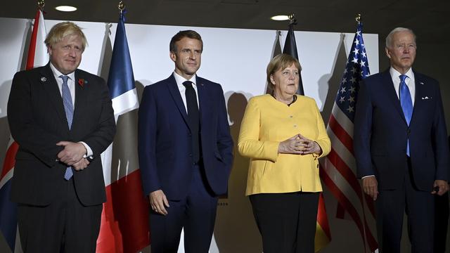 Les chefs et cheffe d'Etat britannique, français, allemand et américain, lors du G20 à Rome, le 30 octobre 2021. [Keystone - Jeff J Mitchell]