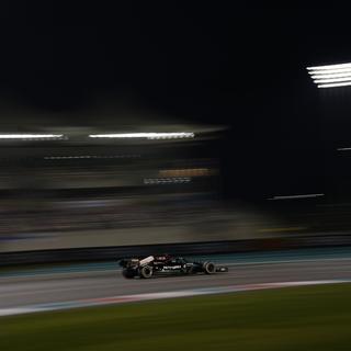 Le pilote britannique de Mercedes, Lewis Hamilton, en action lors du Grand Prix d'Abu Dhabi de Formule 1 à Abu Dhabi, aux Émirats arabes unis, dimanche 12 décembre 2021. [AP Photo/Keystone - Hassan Ammar]