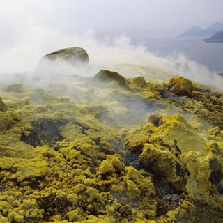 Des vapeurs de soufre émane du grand cratère de Vulcano, dans les îles éoliennes.
Rosine Mazin/Aurimages
AFP [Rosine Mazin/Aurimages]