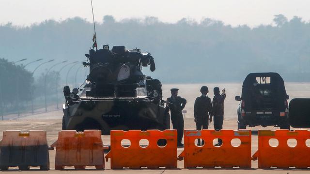 Des soldats sont encore déployés dans la capitale Naypyidaw. [AP - Keystone]