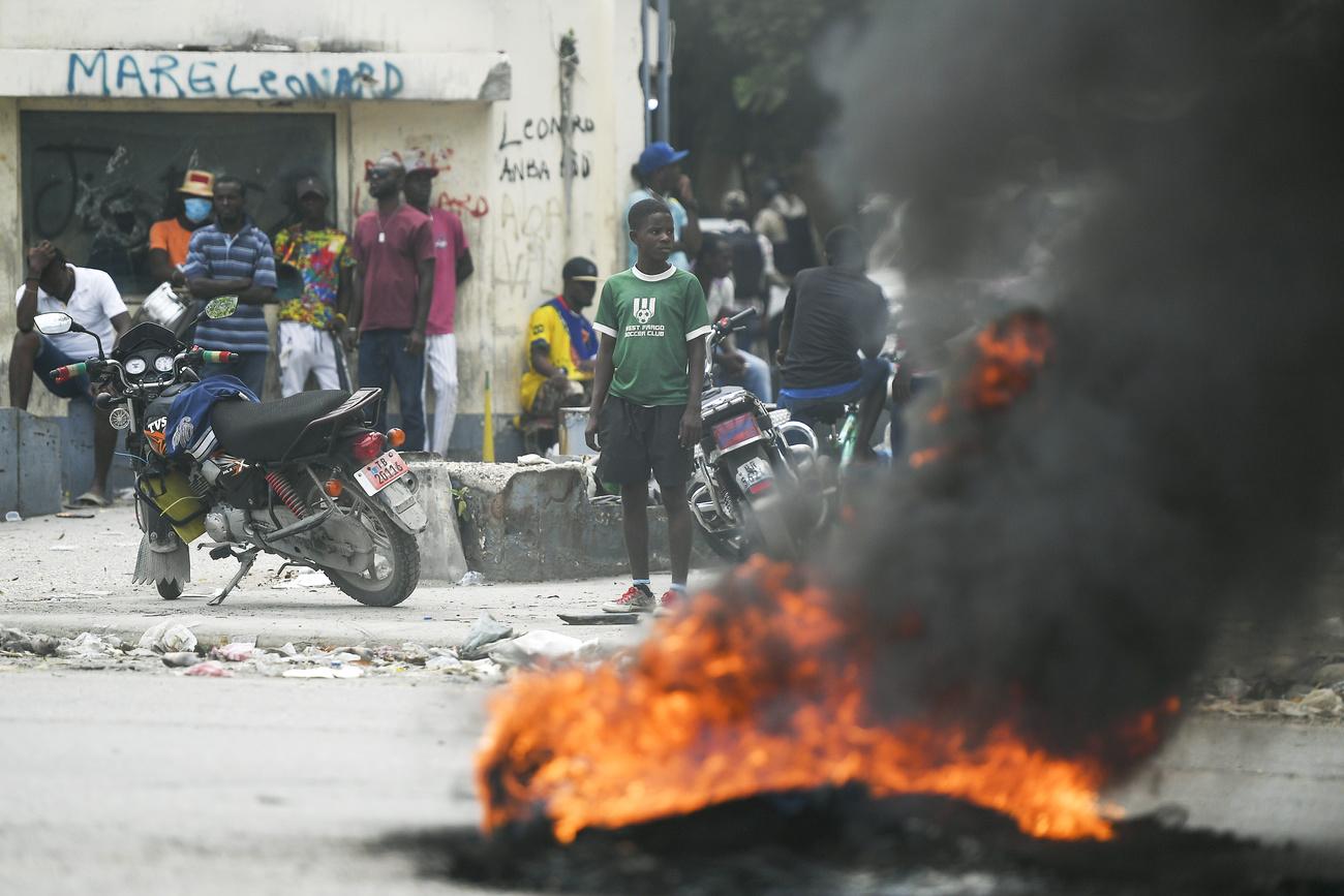 Haïti, en grande partie dominée par les gangs, est le théâtre de nombreux soulèvements de la population mécontente. [Keystone - Matias Delacroix]