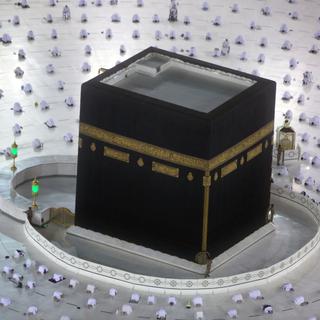Mardi 13 avril: la distanciation sociale est de mise lors de la prière inaugurale du ramadan à la Mecque, lieu saint de la religion musulmane. [AP/Keystone - Amr Nabil]
