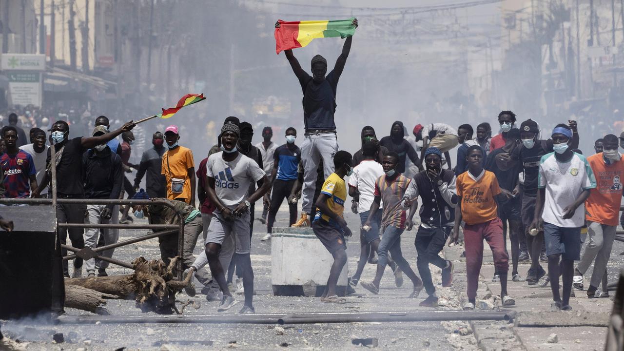 Les autorités sénégalaises ont annoncé dimanche suspendre l'école sur tout le territoire à partir de lundi et pour une semaine en raison des troubles auxquels le pays est en proie depuis mercredi. [KEYSTONE - LEO CORREA]