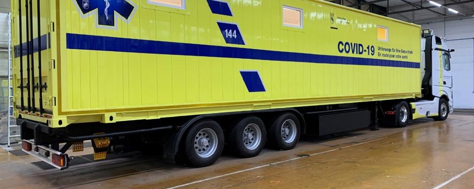 Des tests COVID-19 étendus peuvent être effectués rapidement dans ce camion de dépistage. [ldd/Canton de Berne]