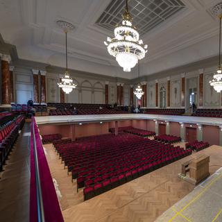 La salle de concert du Stadtcasino de Bâle, récemment rénovée par les architectes Herzog et de Meuron. [Keystone - Georgios Kefalas]