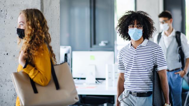 Les enfants et les jeunes ont payé un lourd tribut au Covid 19 [halfpoint]