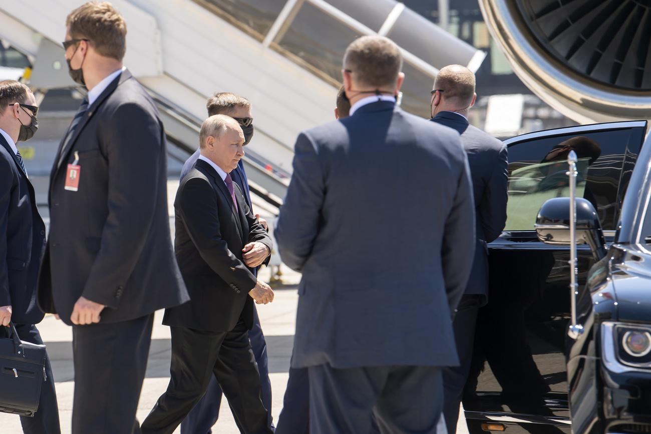 L'arrivée de Vladimir Poutine sur le sol genevois. [Keystone - Martial Trezzini]