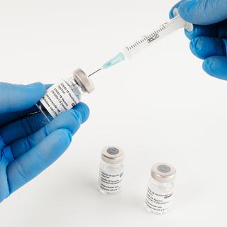 Le panachage vaccinal consiste à faire une première injection avec un vaccin A et le rappel avec un vaccin B.
oieraso
Depositphotos [oieraso]