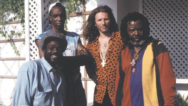De gauche à droite: Aston "Family Man" Barrett, Earl "Wire" Lindo, Bruno "Doc Reggae" Blum, Michael "Mikey Boo" Richards. [éd. Le Castor Astral]